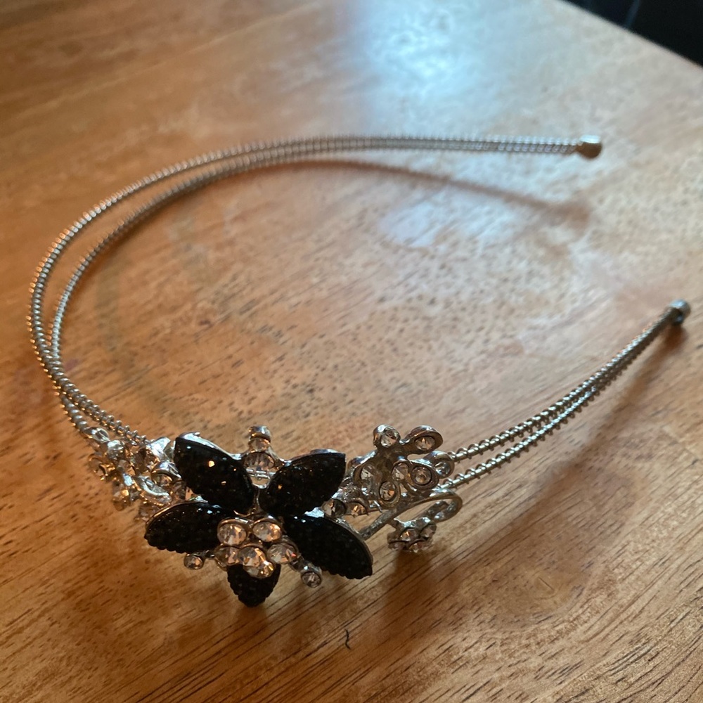 Cute flower headband!